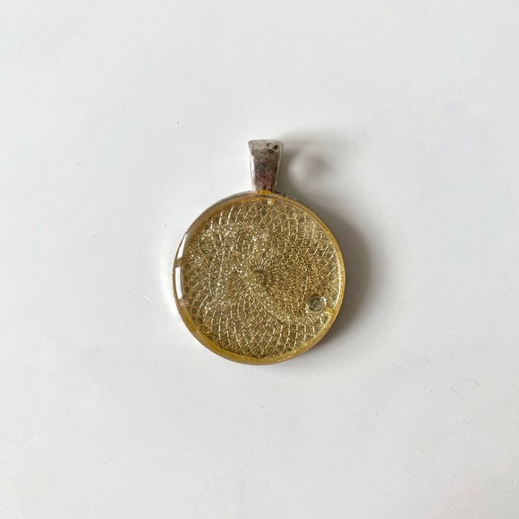 Letter “R” Initial Necklace Keychain Resin Pendant - Picture 5 of 9